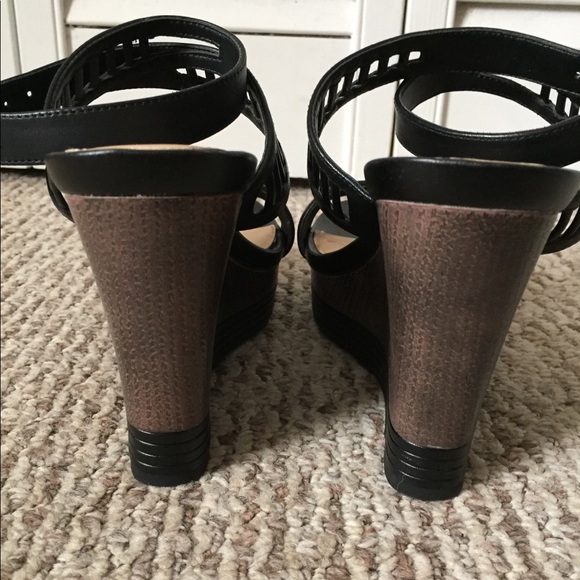 Shoes - Picture 3 of 4